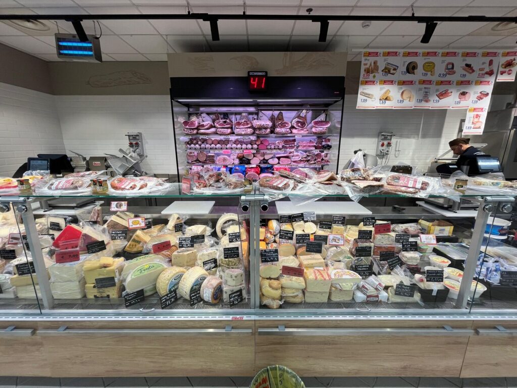 Salumeria e formaggi nei supermercati Market Ingross